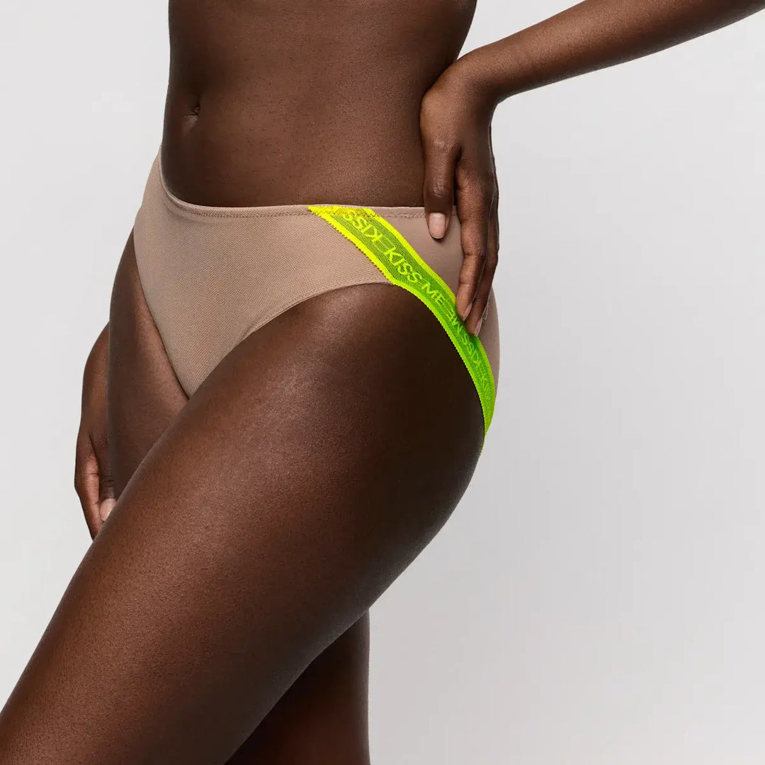 Braguita lisa con detalles laterales COOLS