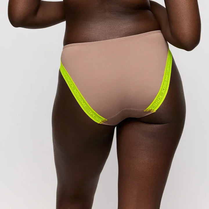 Braguita lisa con detalles laterales COOLS